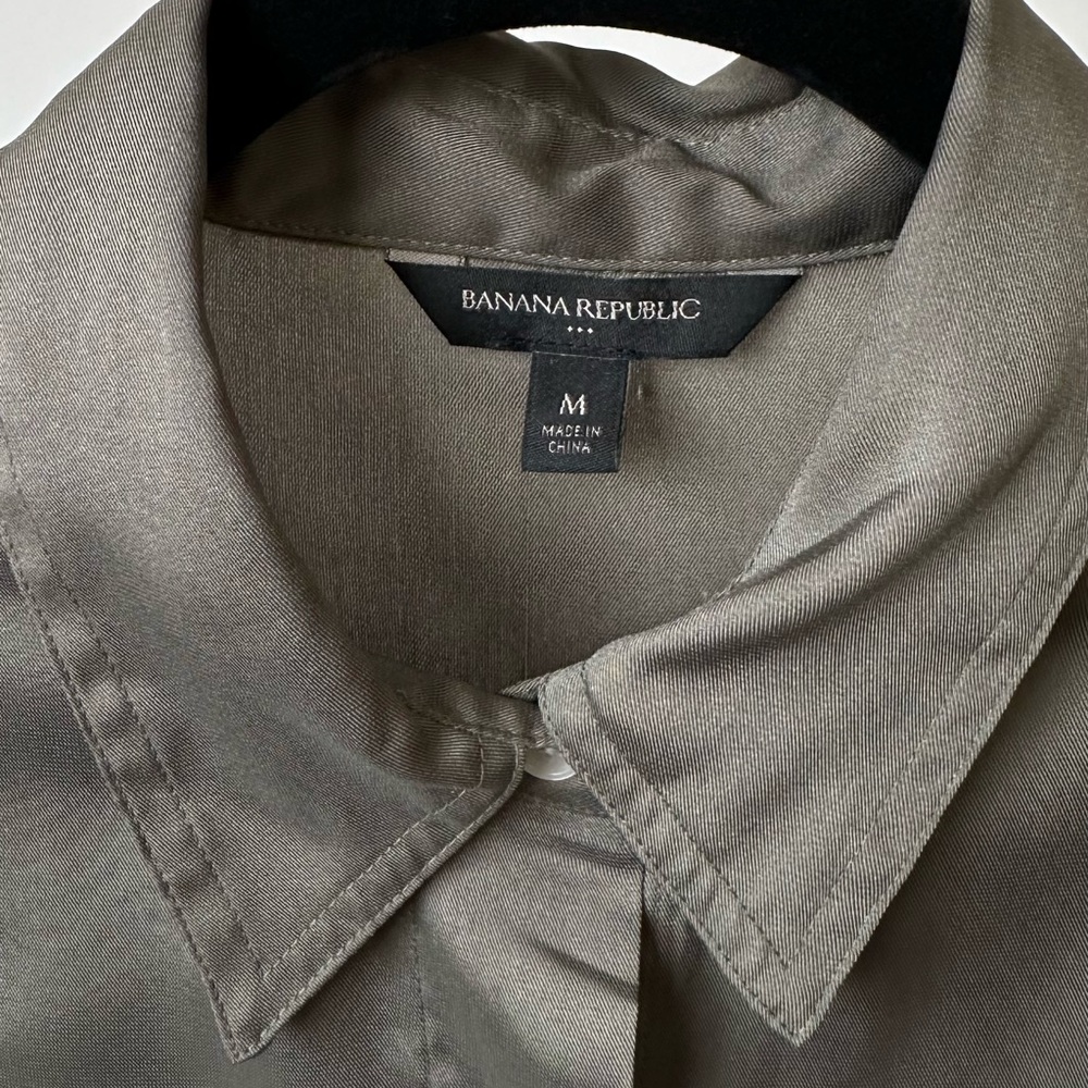 BANANA REPUBLIC DOUBLE POCKET SATIN SHIRT UTILITY STYLE in Green Size-Medium - Picture 3 of 10
